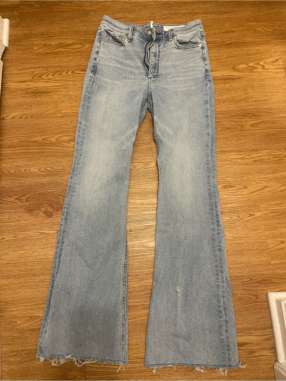 Rag & Bone Light Wash Flare Jeans Raw Frayed Hem Size 29, inseam 32